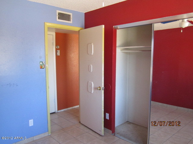 BED2 CLOSET