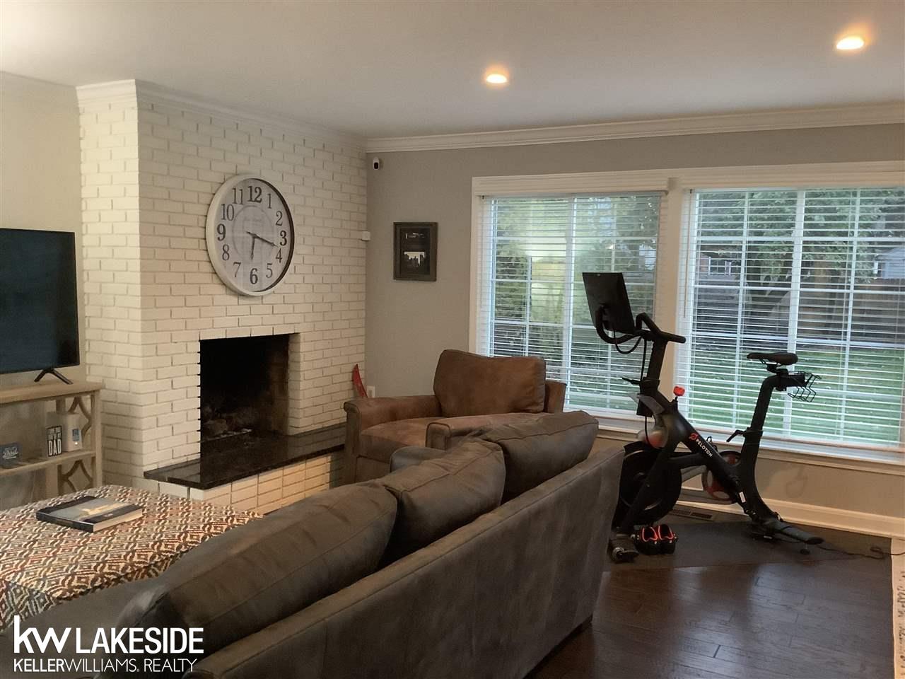 275 Lothrop Road Grosse Pointe, MI 48236 - Photo 18 of 30 50064150-17.JPG