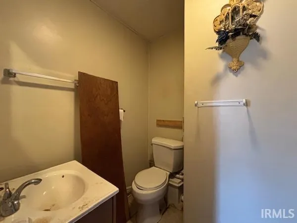 $69,900 | 906 North 10th Street, Vincennes, IN 47591