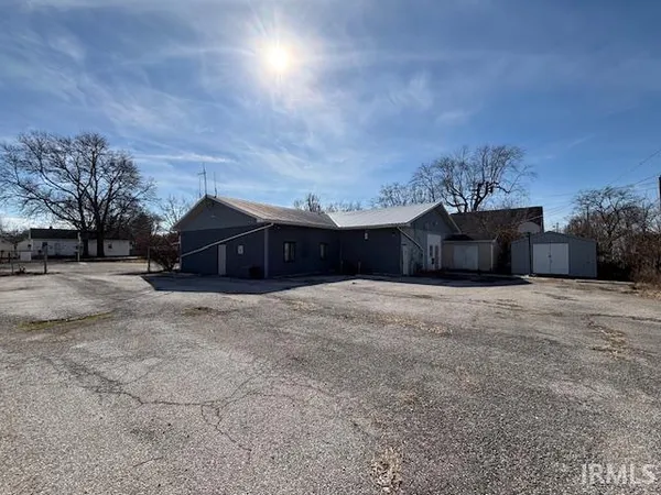$69,900 | 906 North 10th Street, Vincennes, IN 47591