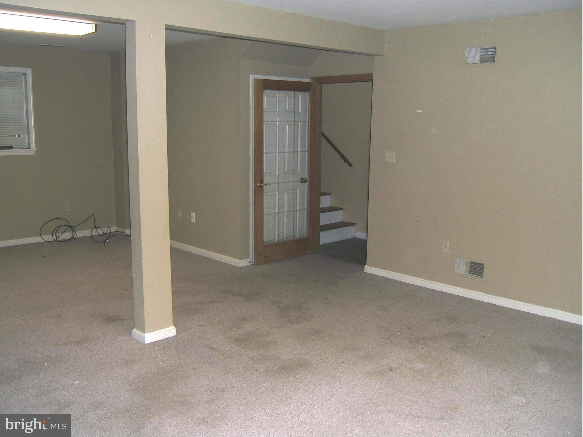 16008 Broadfording Road Hagerstown, MD 21740 - Photo 13 of 18 Family Room