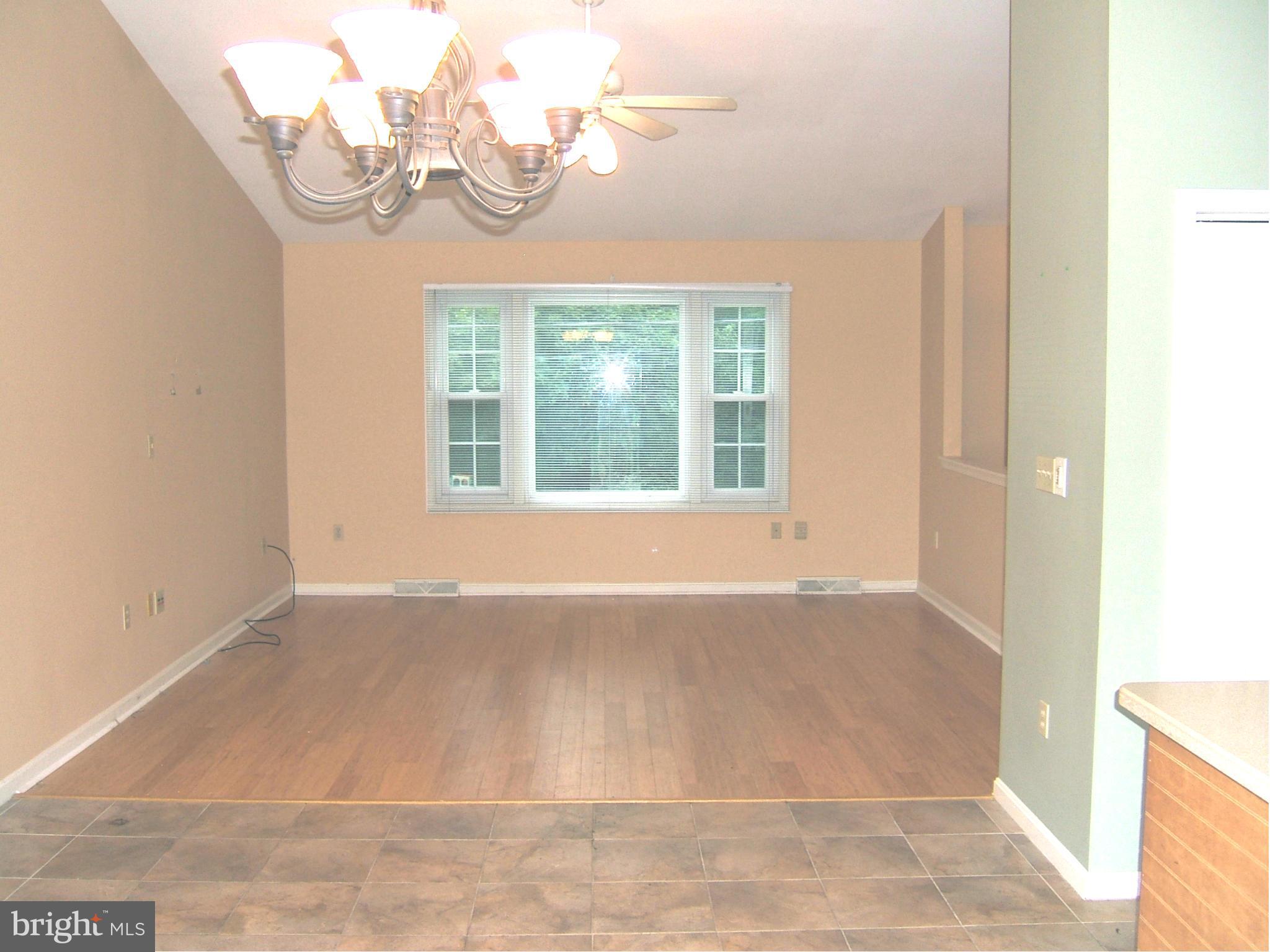 16008 Broadfording Road Hagerstown, MD 21740 - Photo 7 of 18 Living Room