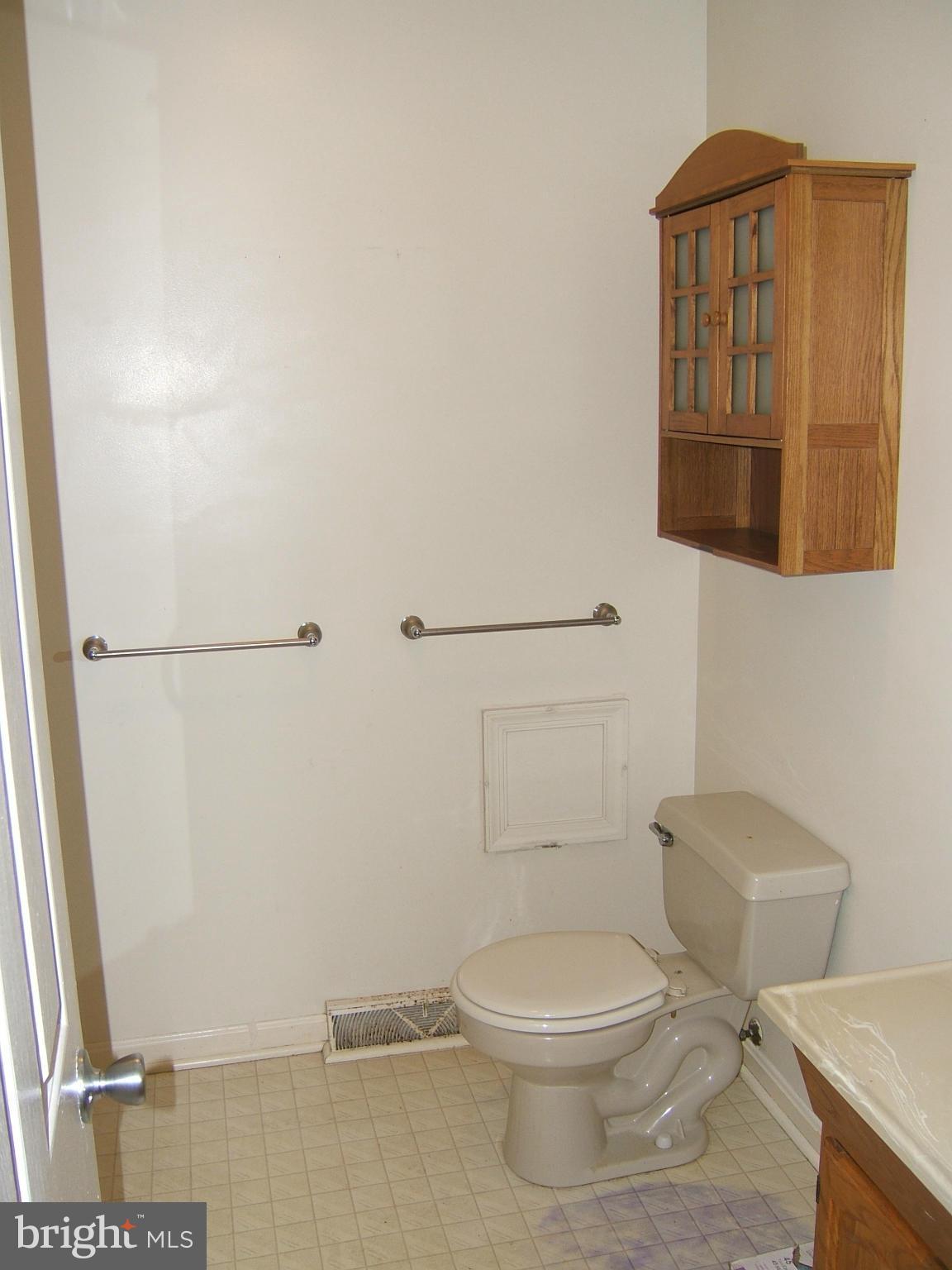 16008 Broadfording Road Hagerstown, MD 21740 - Photo 9 of 18 Bath