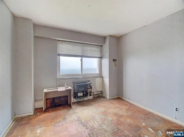 a view of livingroom with furniture