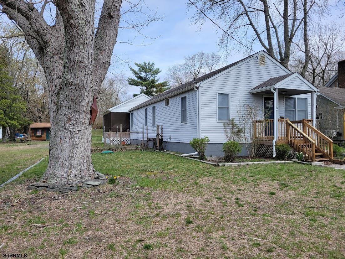 a view of a house with a yard