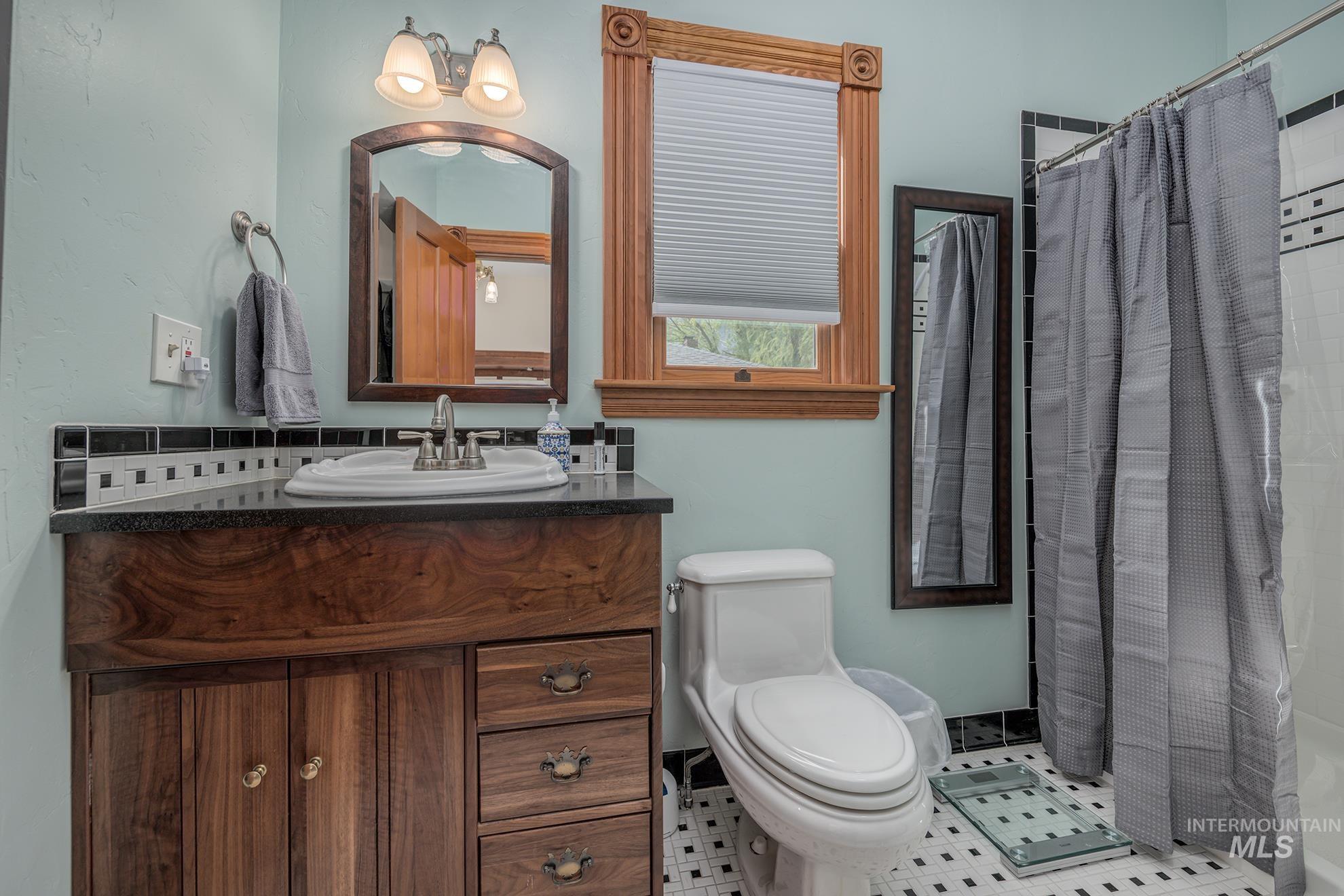548 West 2nd Street Weiser, ID 83672 - Photo 18 of 50 Full bath with vanity, curtained shower, and tile patterned flooring