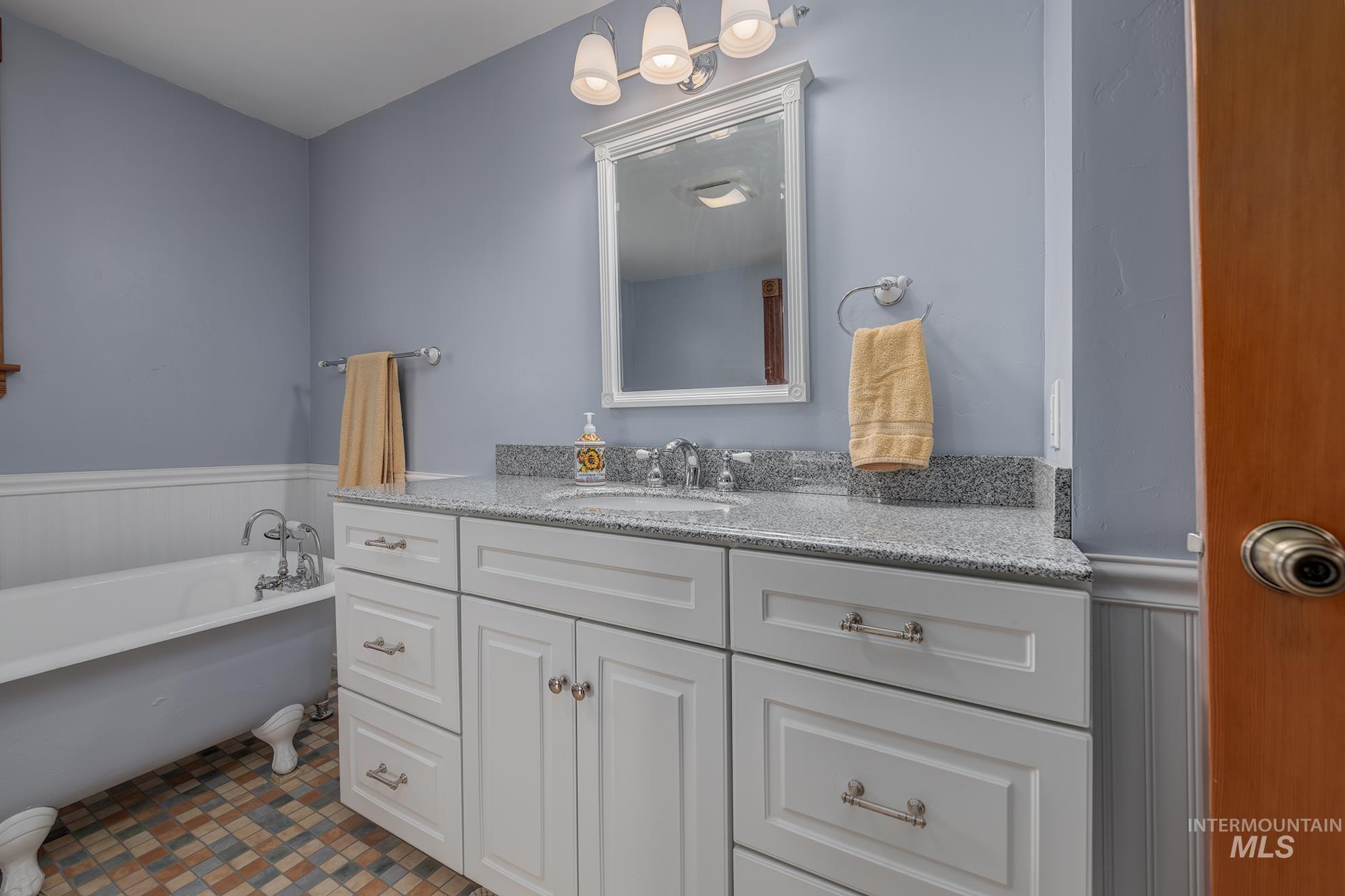 548 West 2nd Street Weiser, ID 83672 - Photo 28 of 50 Full bath featuring vanity and a soaking tub