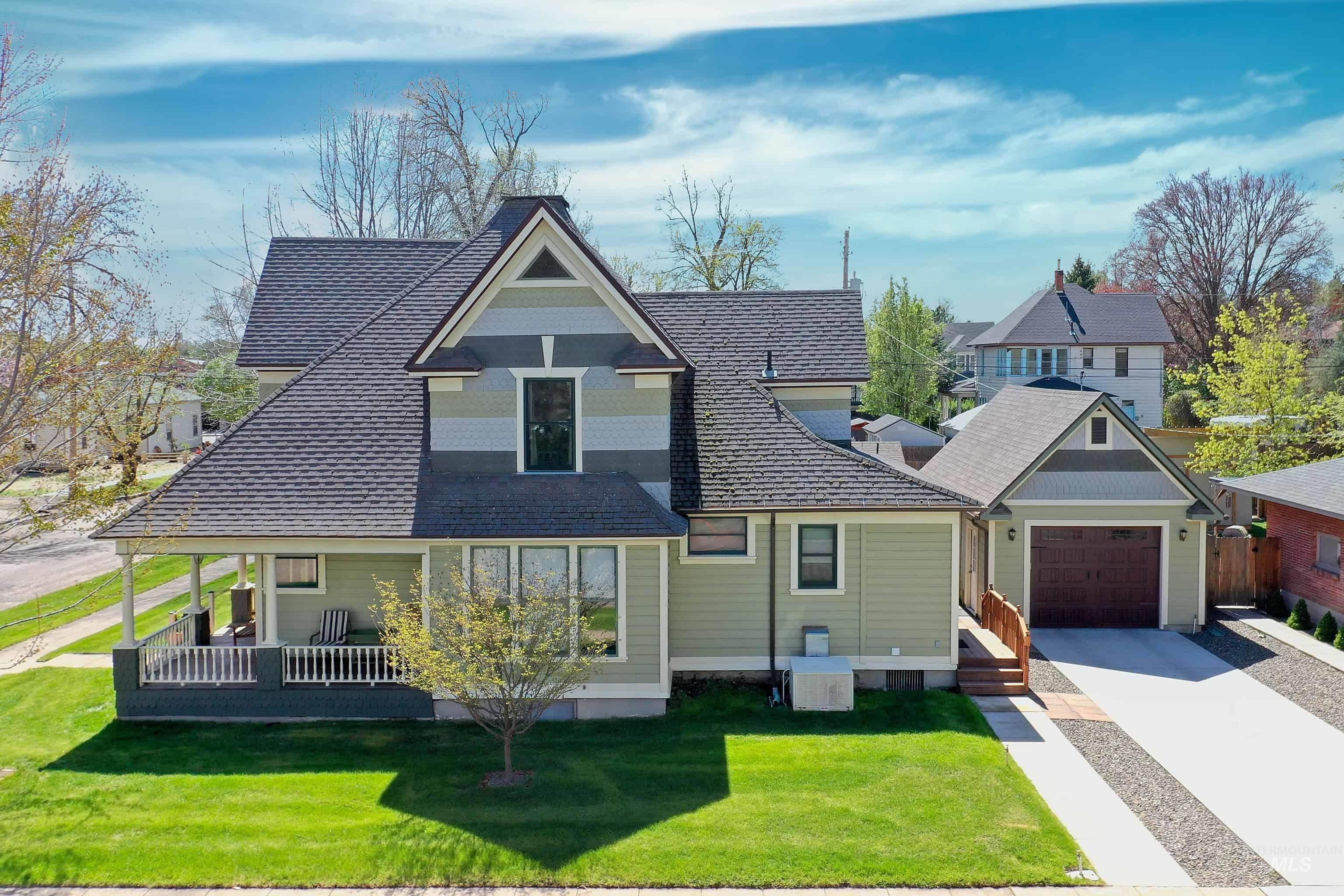 548 West 2nd Street Weiser, ID 83672 - Photo 36 of 50 View of front of property with driveway, a front yard, and roof with shingles