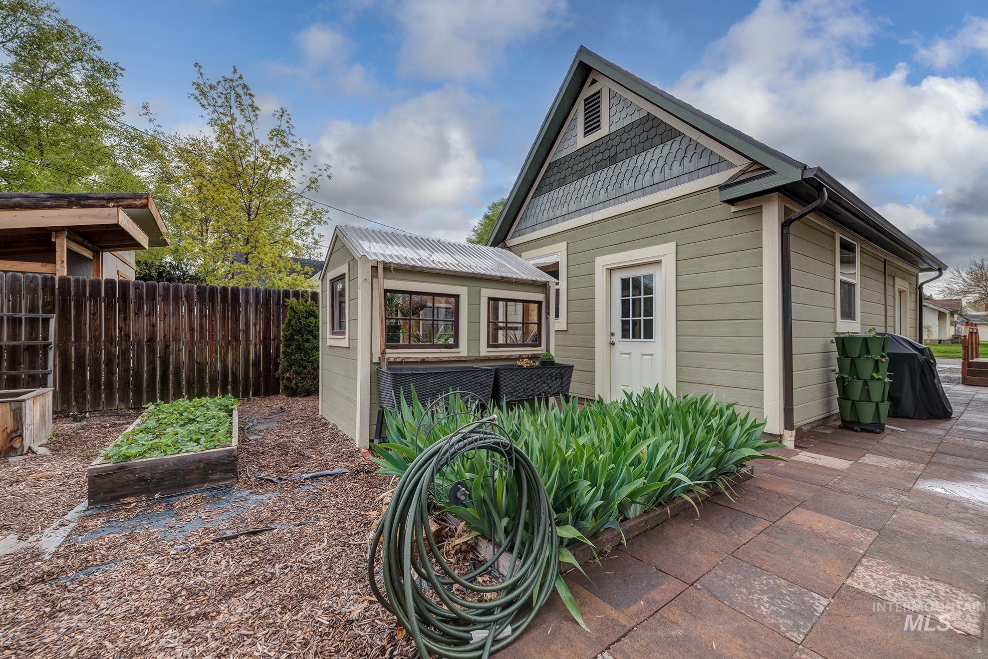 548 West 2nd Street Weiser, ID 83672 - Photo 40 of 50 View of outbuilding featuring a vegetable garden