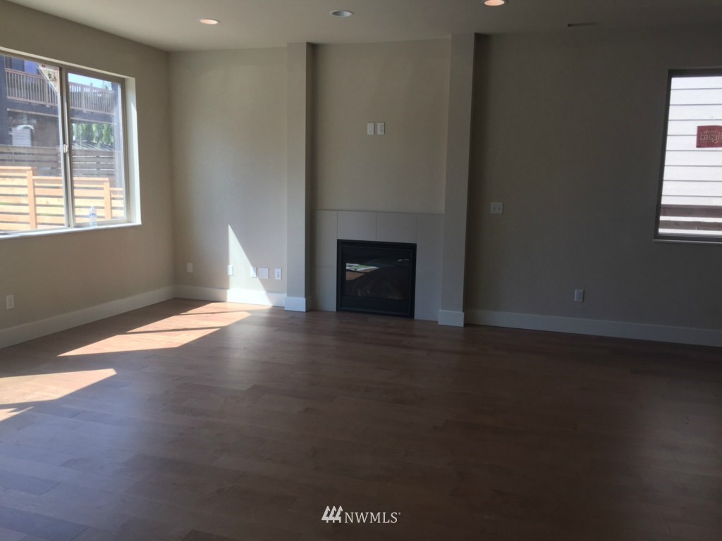 5117 Northeast 12th Street Renton, WA 98059 - Photo 5 of 24