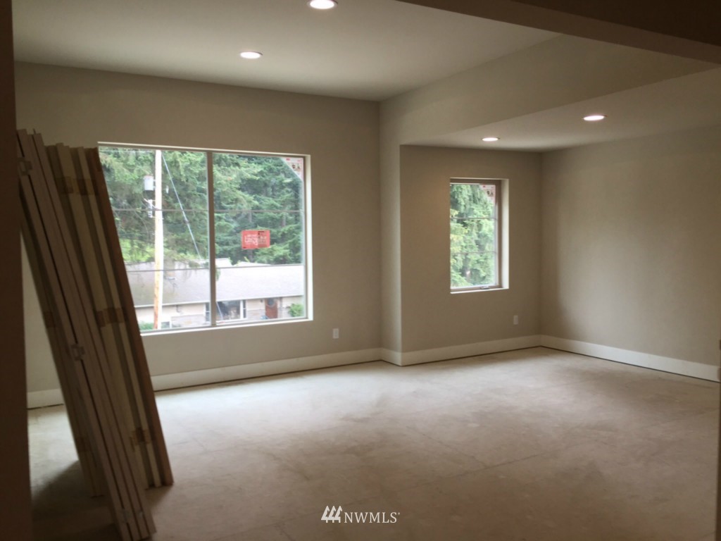 5117 Northeast 12th Street Renton, WA 98059 - Photo 6 of 24
