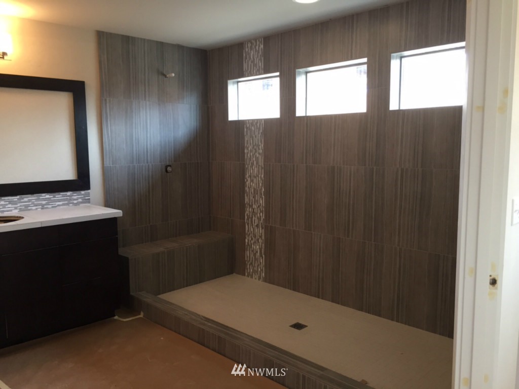 5117 Northeast 12th Street Renton, WA 98059 - Photo 7 of 24