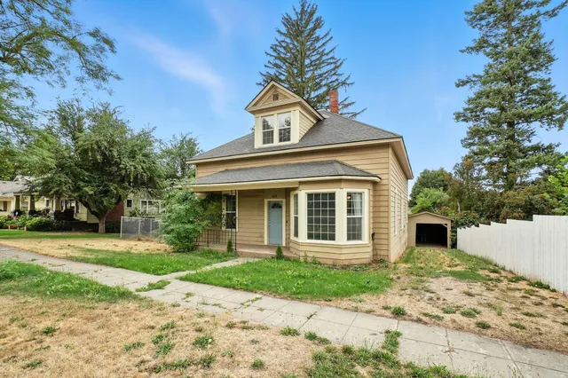 $300,000 | 217 South Broadway Street, Tekoa, WA 99033