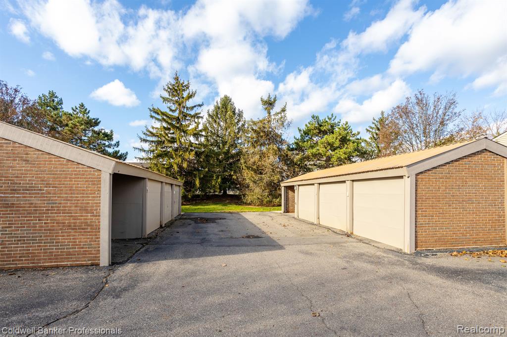 22353 Peach Tree Novi, MI 48375 - Photo 30 of 35
