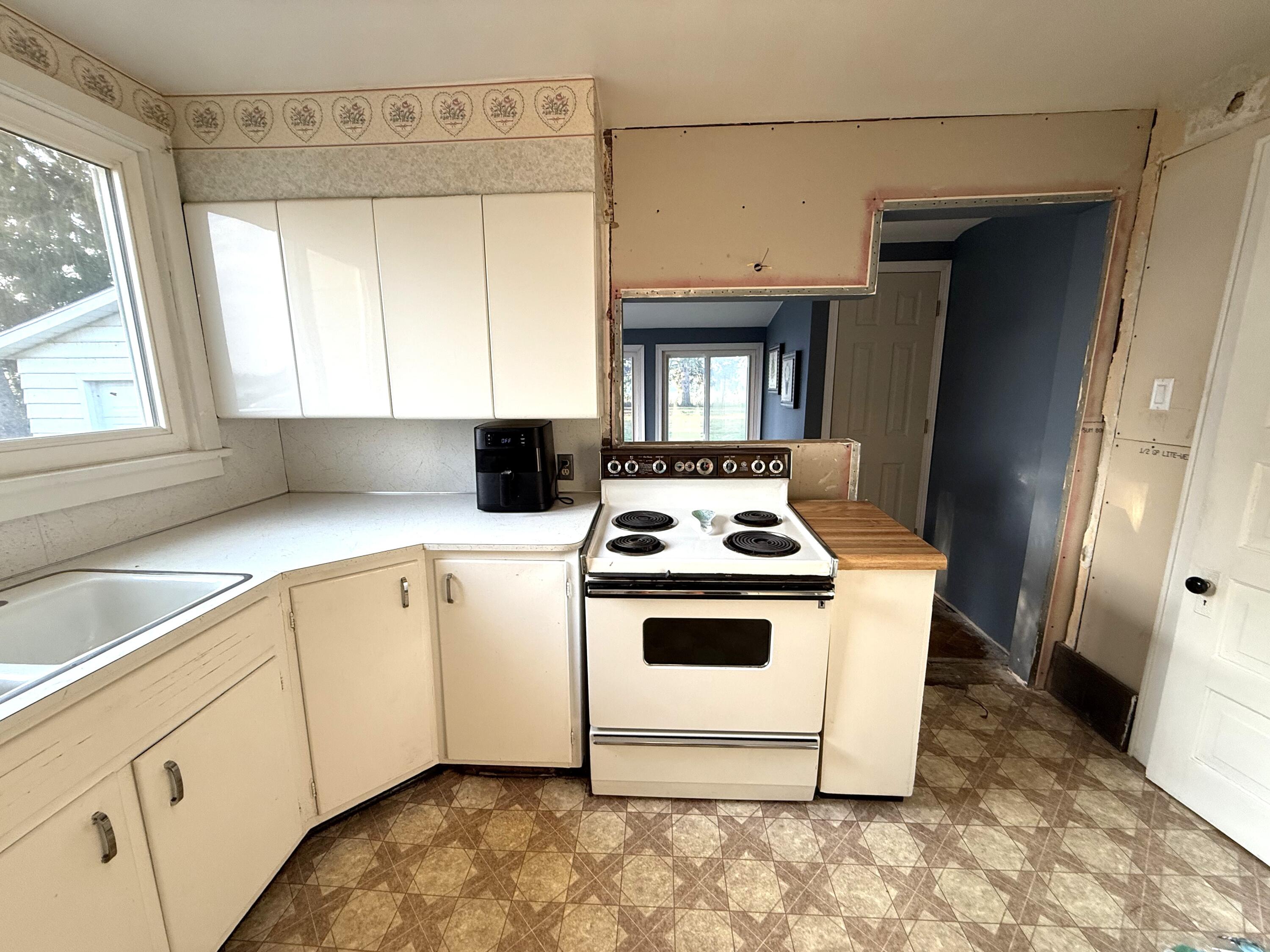 5485 West Columbia Road Mason, MI 48854 - Photo 19 of 28 KItchen