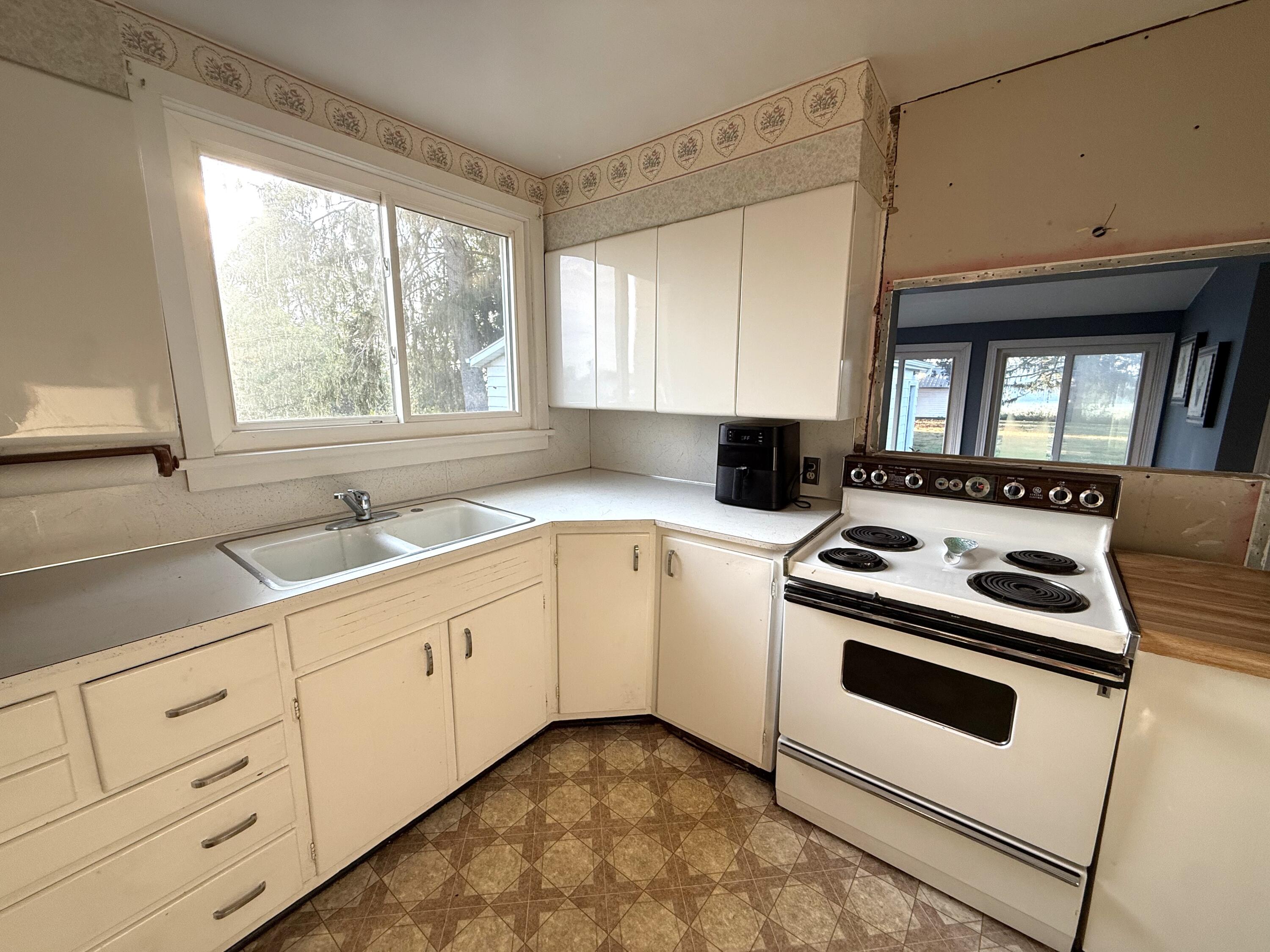 5485 West Columbia Road Mason, MI 48854 - Photo 4 of 28 Kitchen