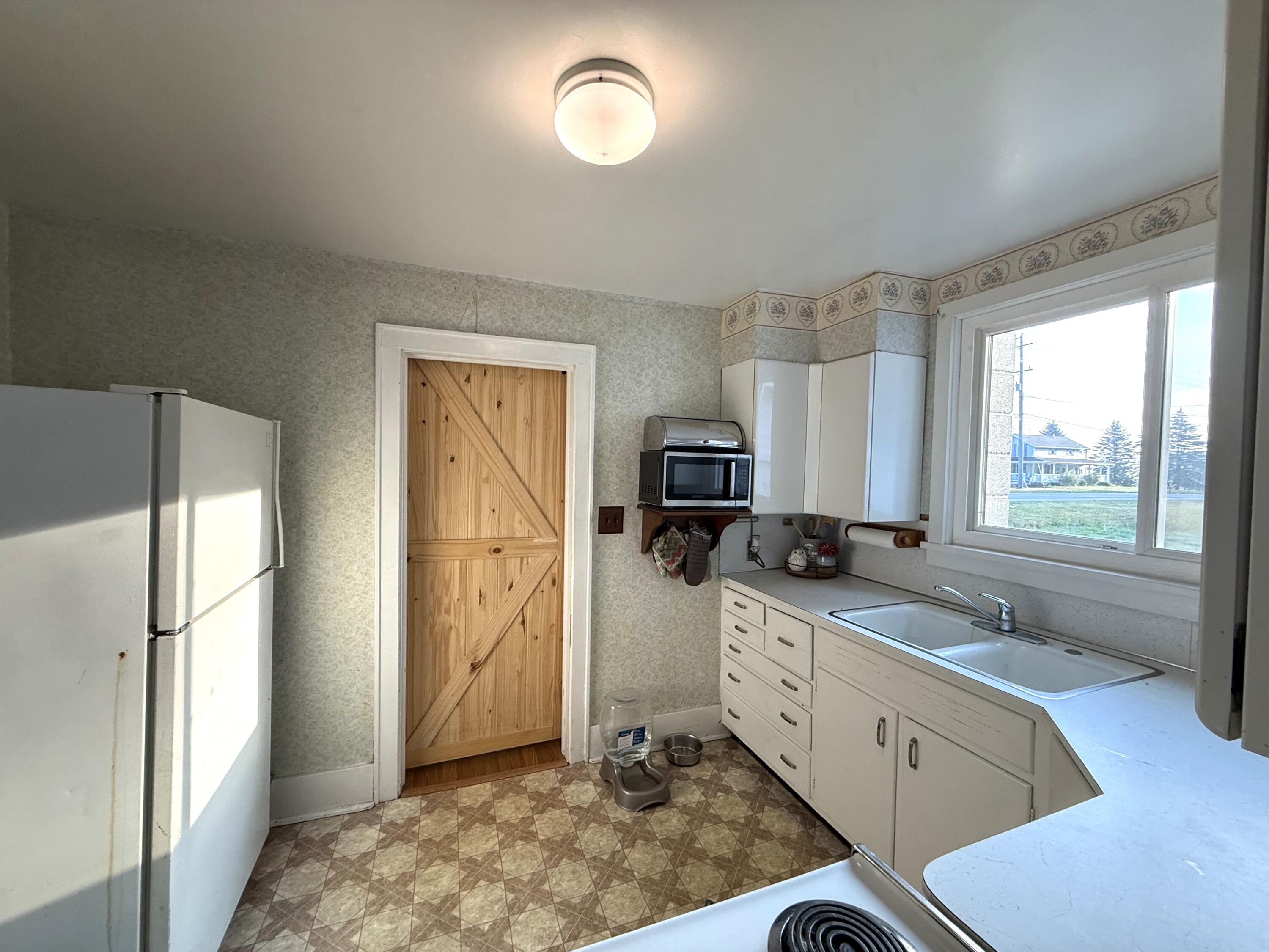5485 West Columbia Road Mason, MI 48854 - Photo 5 of 28 Kitchen