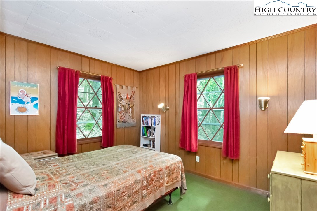 206 Oak Road Beech Mountain, NC 28604 - Photo 20 of 22 a bedroom with a bed and a dresser