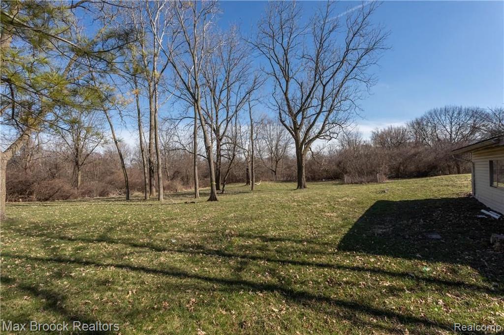 5277 West Maple Road West Bloomfield, MI 48322 - Photo 38 of 40