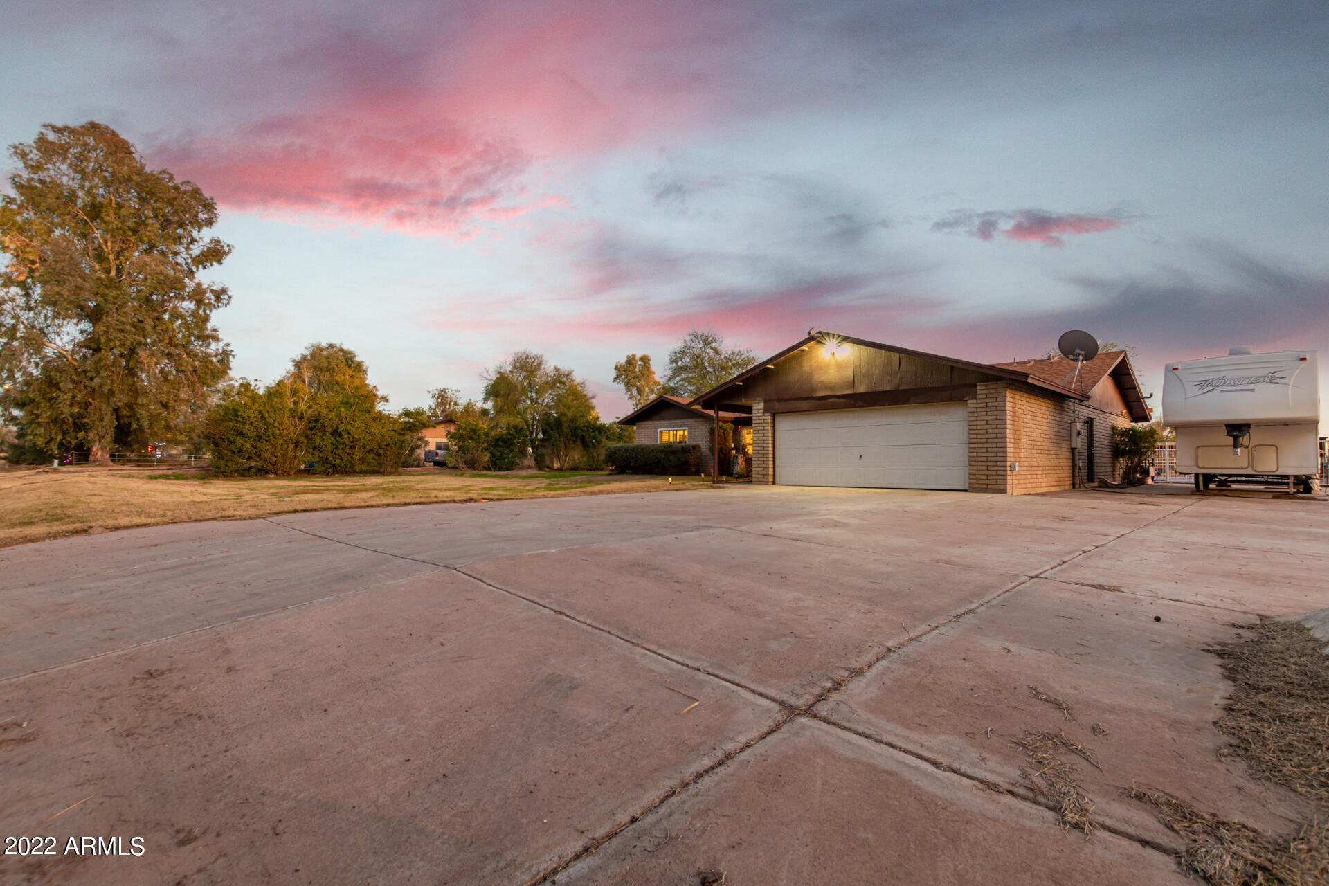 6529 West Fremont Road Laveen, AZ 85339 - Photo 3 of 33 Spacious Driveway
