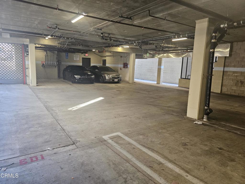 14550 Burbank Boulevard, Unit 103 Sherman Oaks, CA 91411 - Photo 26 of 27 a view of parking area