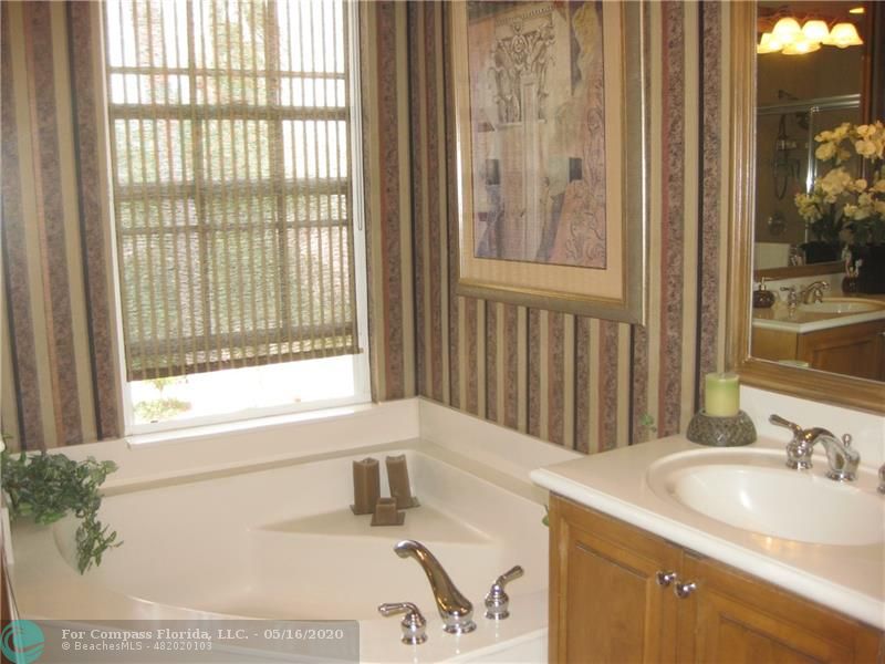 Nautica Isles Greenacres, FL 33463 - Photo 20 of 35 MASTER TUB