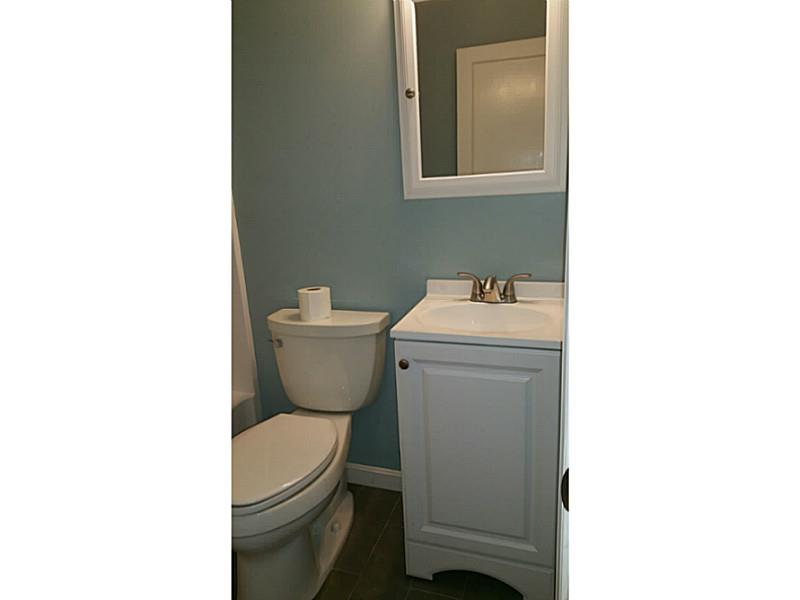 9 King Road Middletown, RI 02842 - Photo 10 of 19 Bathroom.