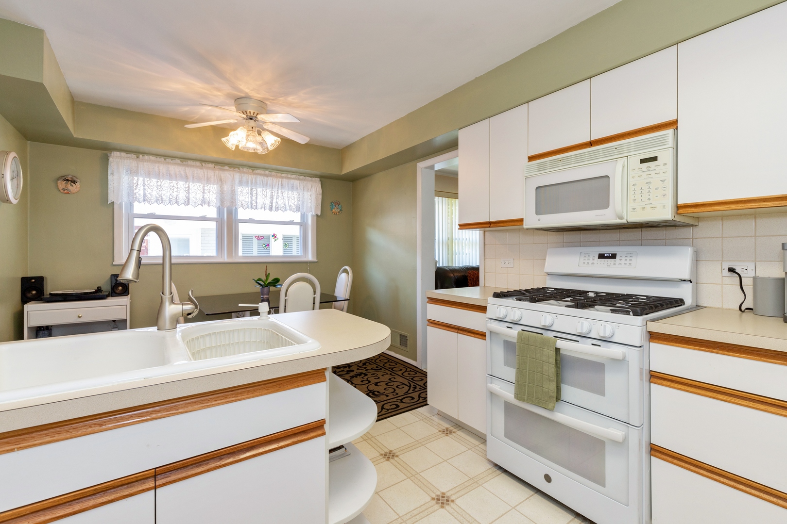 1644 Clavey Road Highland Park, IL 60035 - Photo 4 of 11