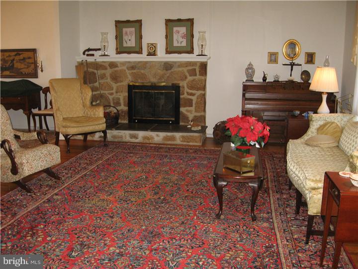 405 Hilltop Road Paoli, PA 19301 - Photo 6 of 10 Living Room