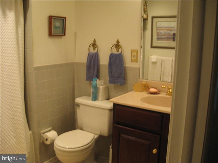 405 Hilltop Road Paoli, PA 19301 - Photo 10 of 10 Bathroom