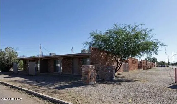 $1,000 | 425 East Delano Street, Tucson, AZ 85705