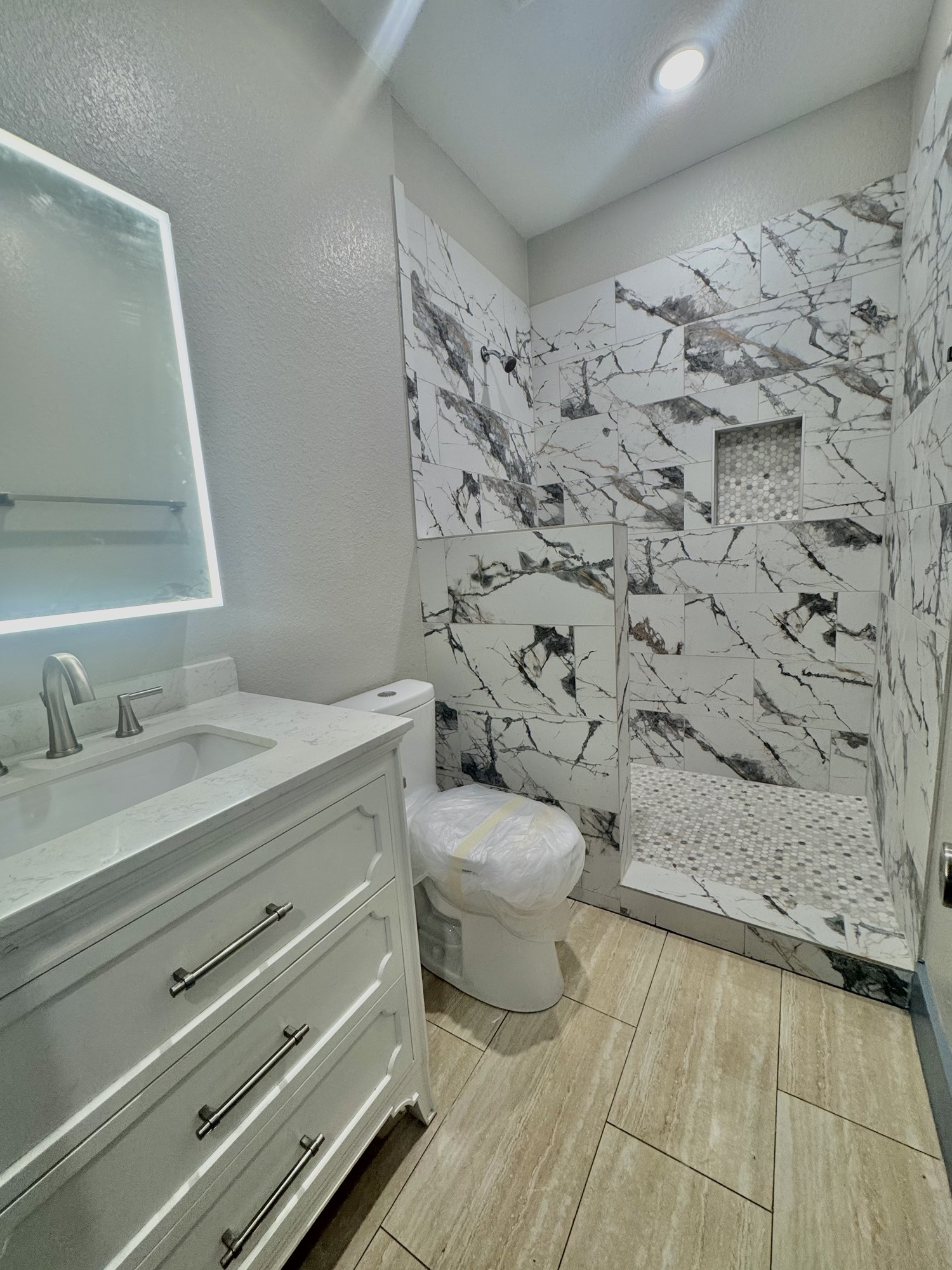 119 North 8th Street Beasley, TX 77417 - Photo 25 of 38 Secondary full bathroom