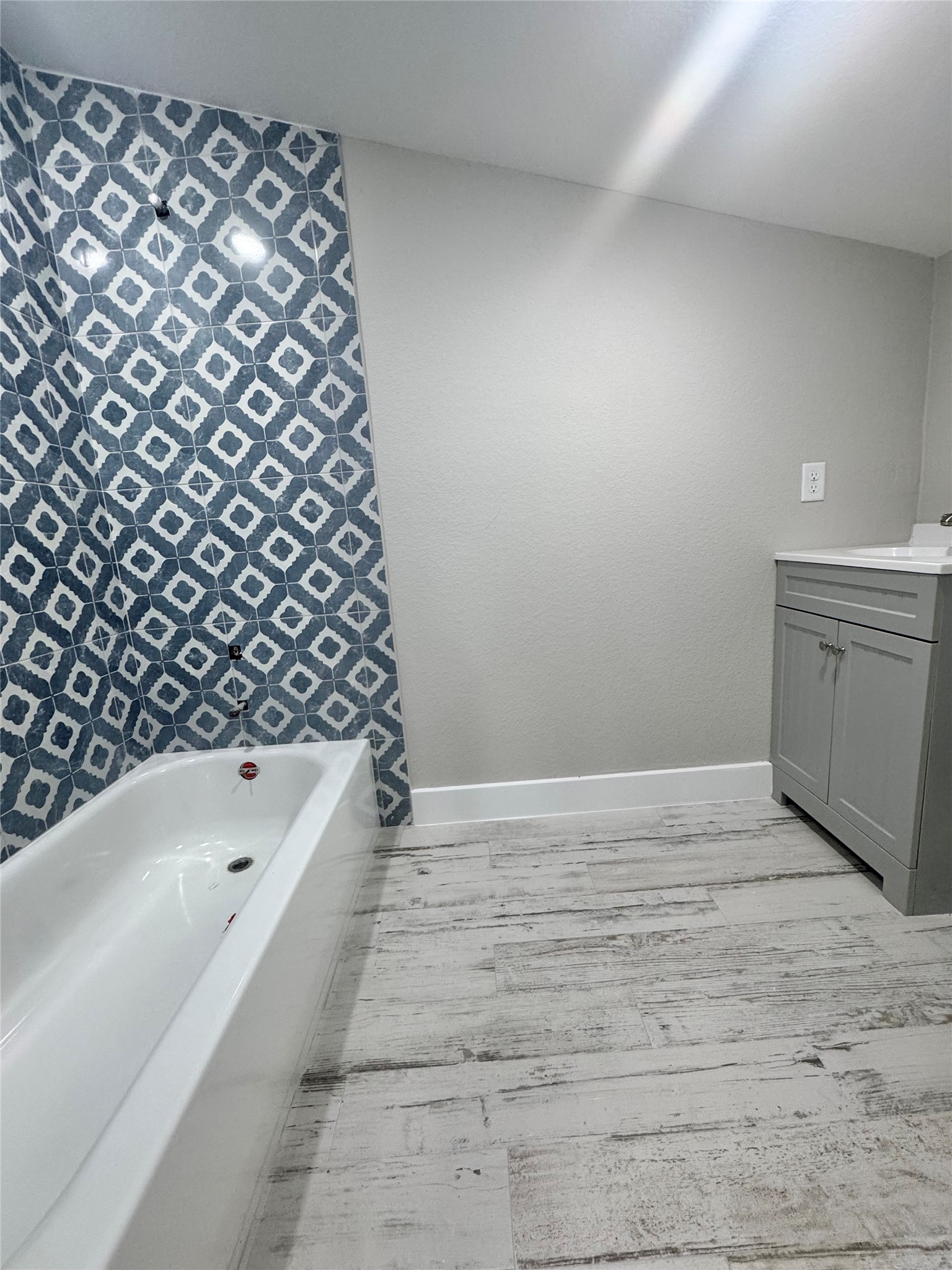119 North 8th Street Beasley, TX 77417 - Photo 38 of 38 Full bathroom on second floor
