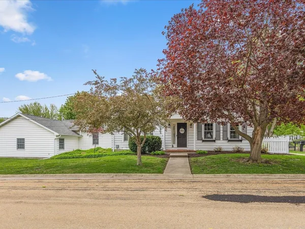 $198,000 | 101 South Hickory Street, Shannon, IL 61078