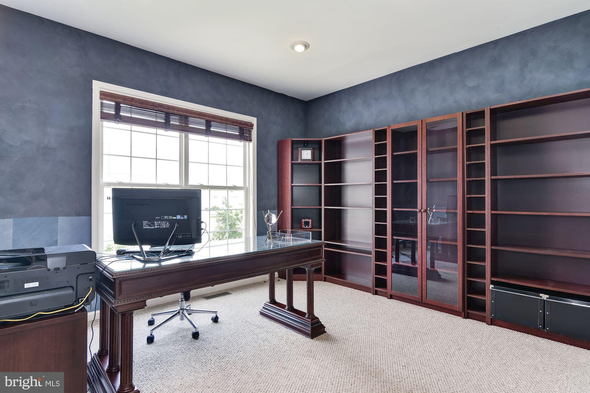 13919 Falconcrest Road Germantown, MD 20874 - Photo 5 of 30 Office/Den/Library