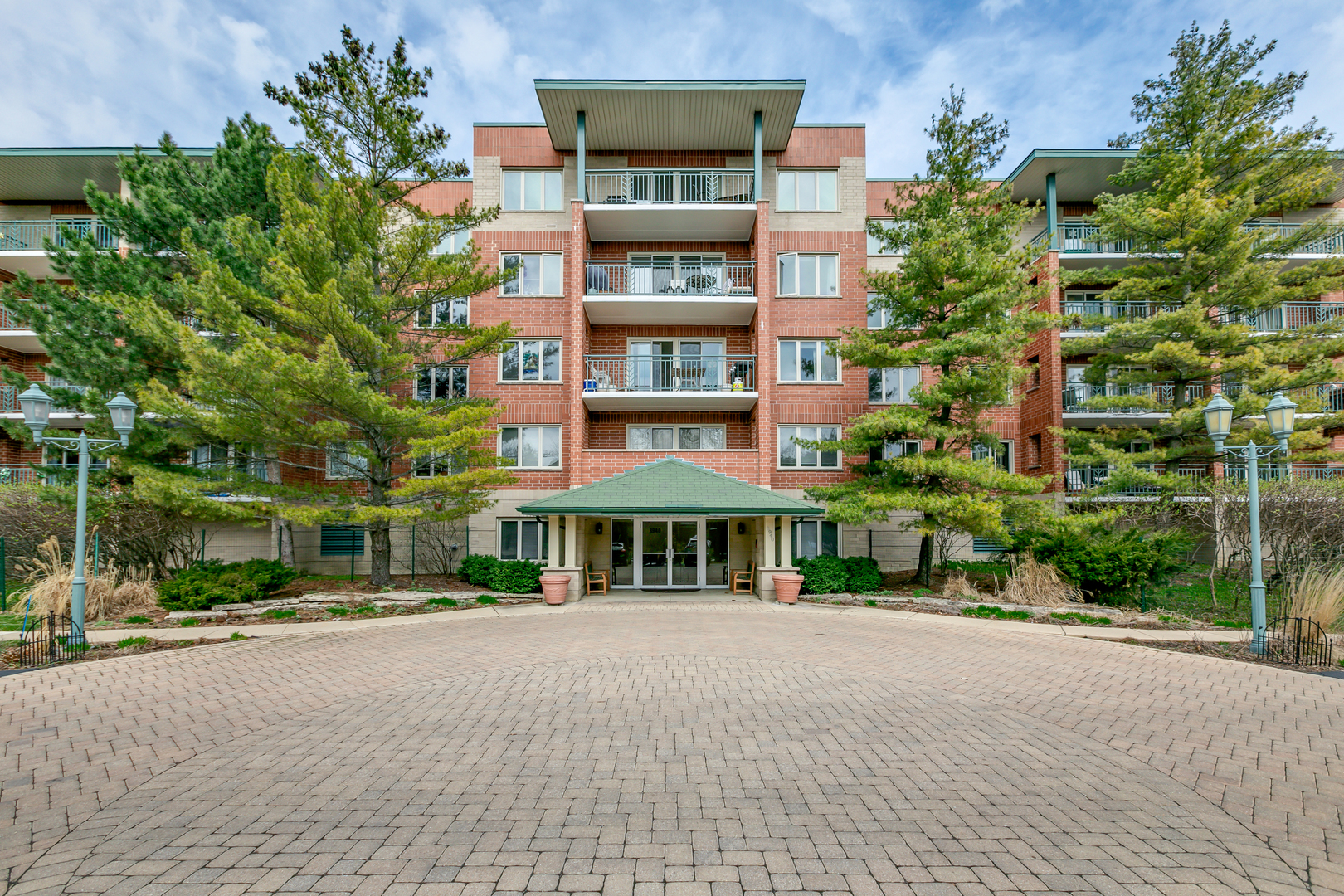 3940 West Bryn Mawr Ave Unit 405  