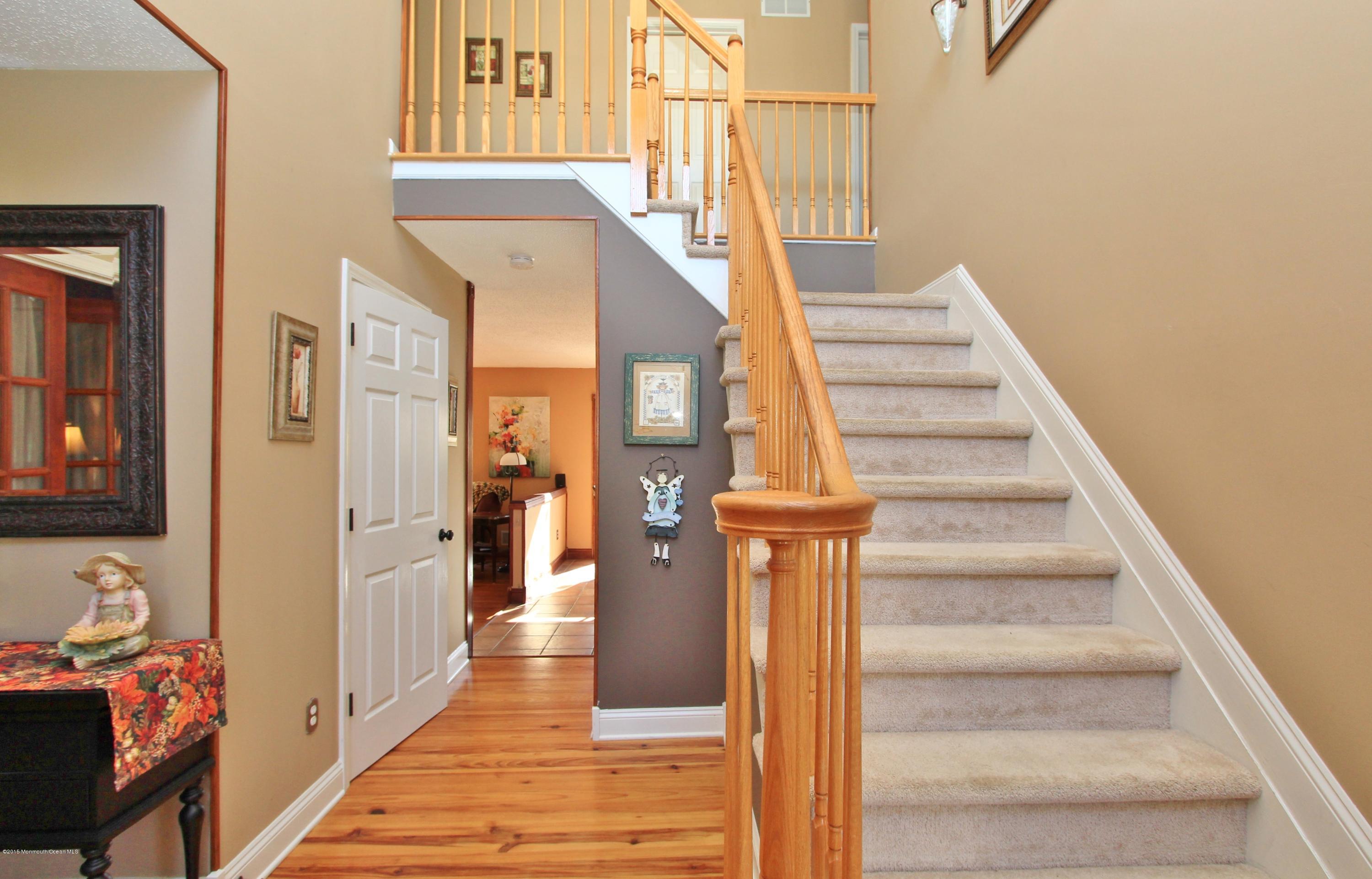 41 East Shenendoah Road Howell, NJ 07731 - Photo 2 of 29 Entrance