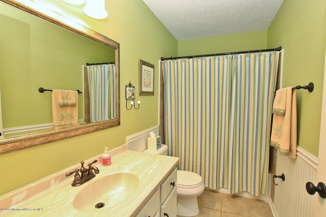 41 East Shenendoah Road Howell, NJ 07731 - Photo 21 of 29 Main Full Bath