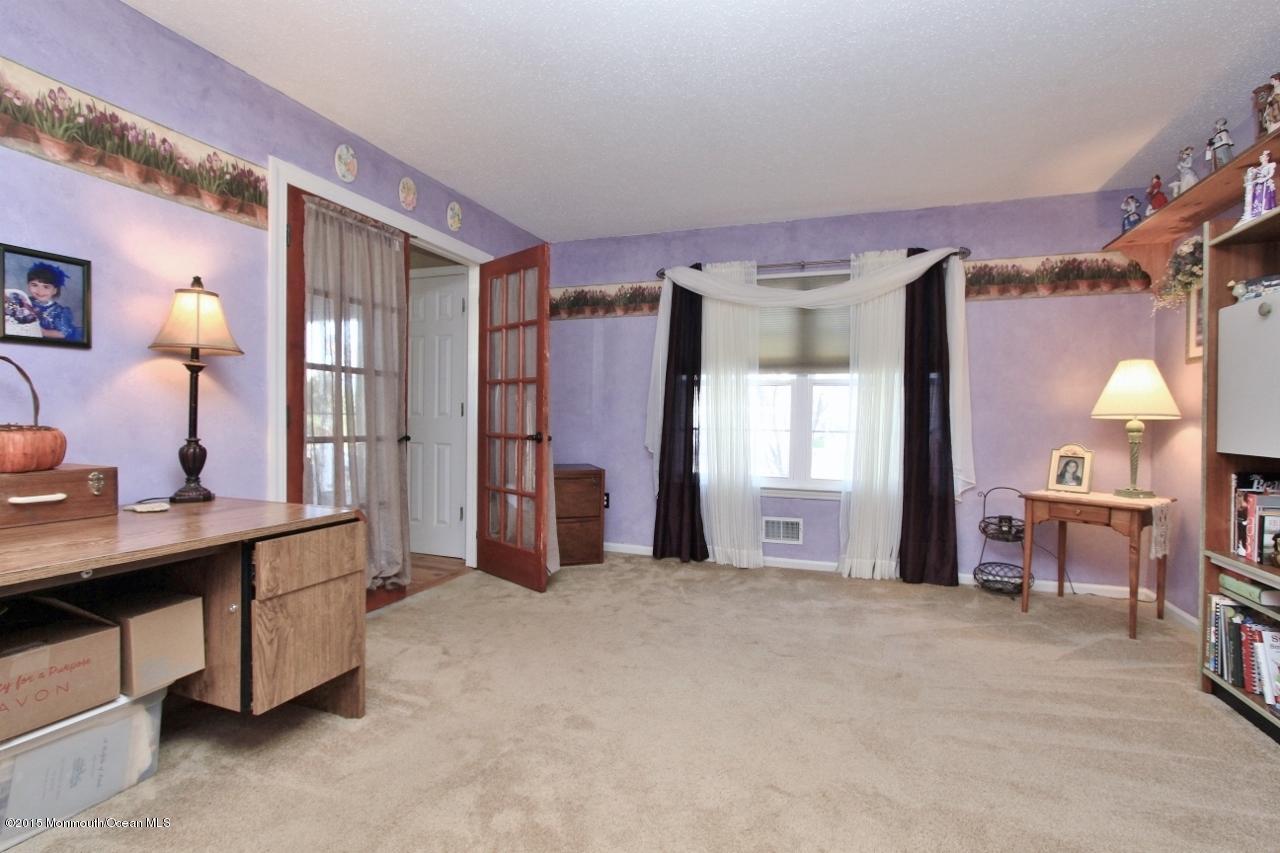 41 East Shenendoah Road Howell, NJ 07731 - Photo 4 of 29 Living Room alt view