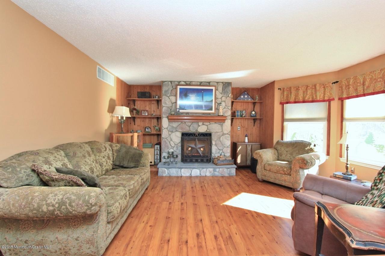 41 East Shenendoah Road Howell, NJ 07731 - Photo 5 of 29 Family Rm