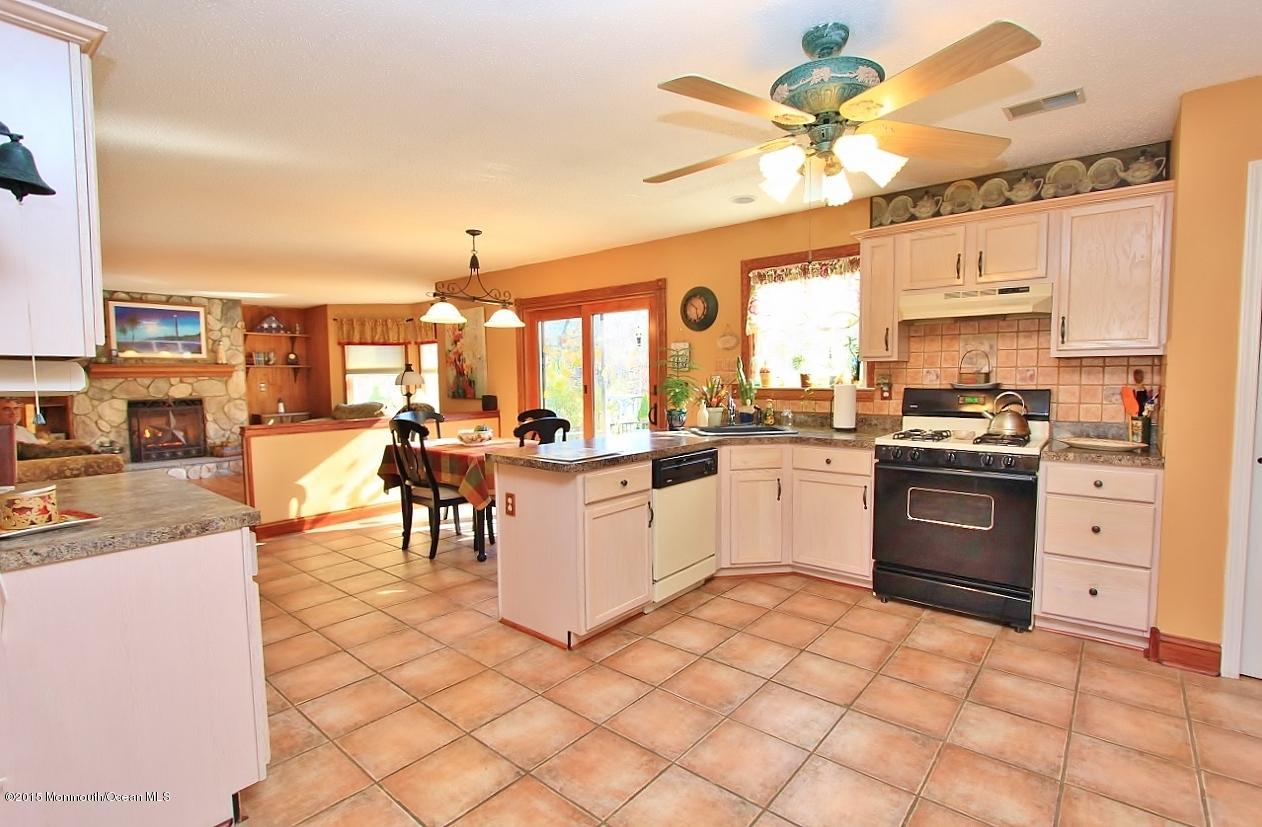 41 East Shenendoah Road Howell, NJ 07731 - Photo 8 of 29 Kitchen