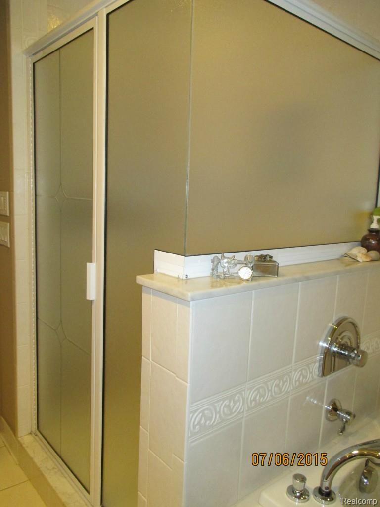 24520 Kelly Road Eastpointe, MI 48021 - Photo 15 of 37 IMG_0702.jpg