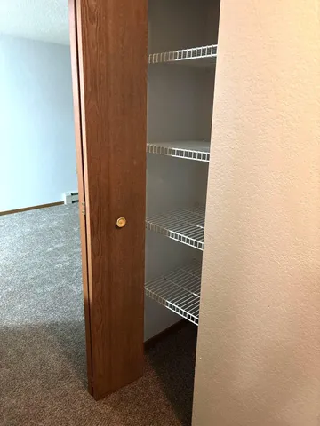 $686 | 1421 Lake Avenue Northwest, Unit 406, Willmar, MN 56201