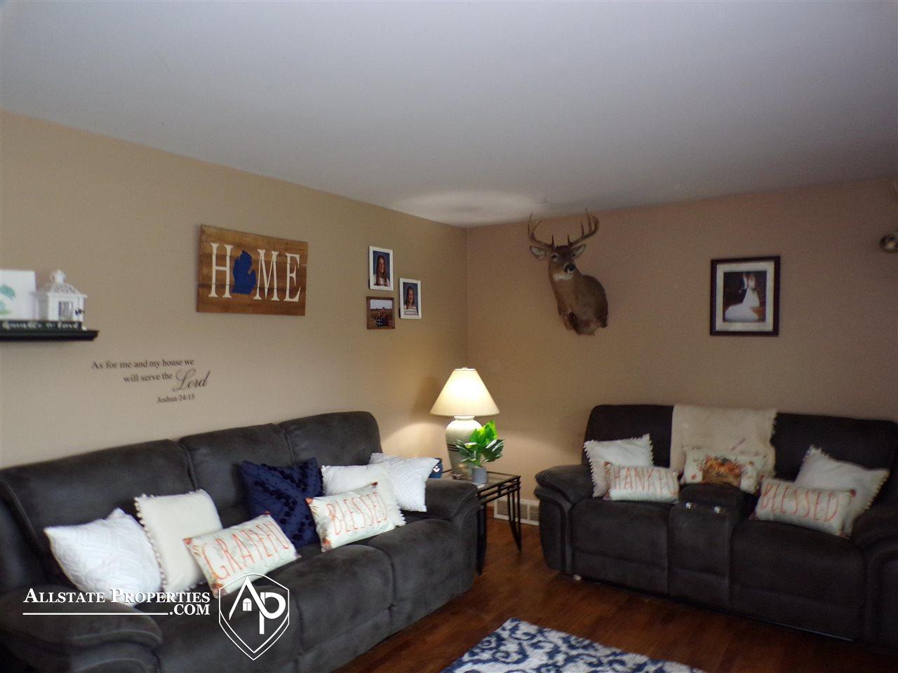 1175 Reid Road Flint, MI 48507 - Photo 5 of 37 50057195-4.JPG