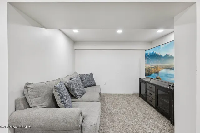 $580,000 | 3 Duke Lane, Hazlet, NJ 07730