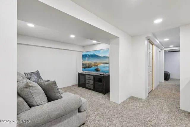 $580,000 | 3 Duke Lane, Hazlet, NJ 07730