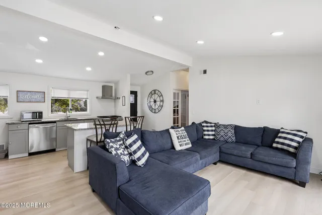 $580,000 | 3 Duke Lane, Hazlet, NJ 07730