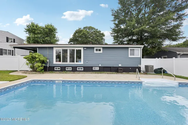 $580,000 | 3 Duke Lane, Hazlet, NJ 07730