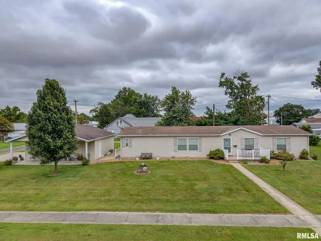 $189,000 | 1111 South Jefferson Street, Salem, IL 62881