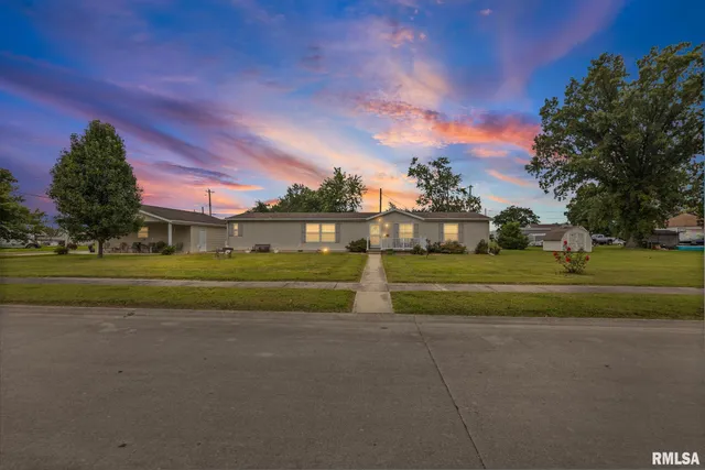 $189,000 | 1111 South Jefferson Street, Salem, IL 62881